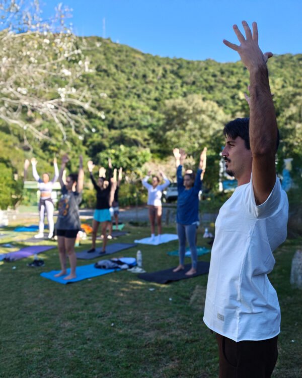 A IMPORTÂNCIA DO APERFEIÇOAMENTO CIENTÍFICO PARA PROFESSORES E PRATICANTES DE YOGA